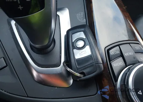 2015 BMW 328I xDrive из США, поврежденный, VIN WBA3B5G56FNS14733